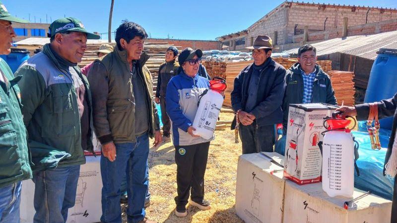 Agro Rural entrega kits de aplicación foliar para atender 870 hectáreas de terreno en Puno para enfrentar bajas temperaturas