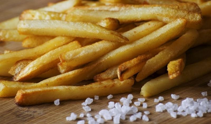 Bélgica: piden comer más papas fritas para evitar la pérdida del producto