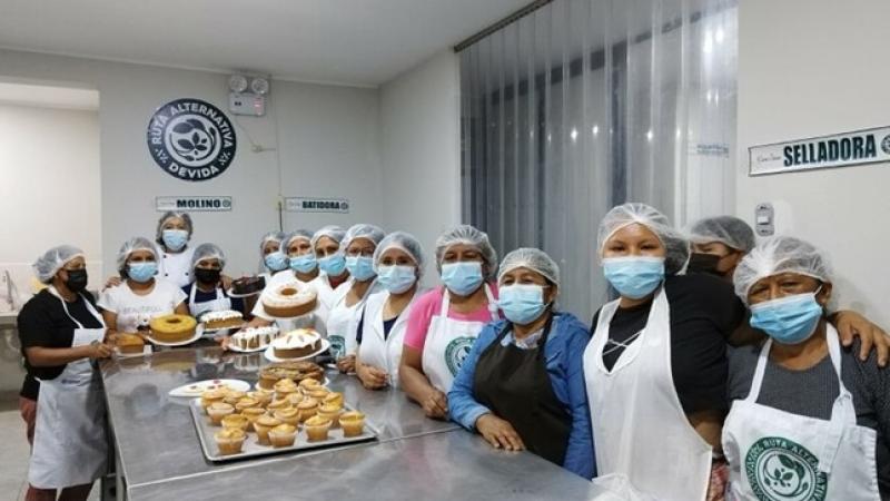 Devida capacita a organización de mujeres emprendedoras en la elaboración de productos de pastelería
