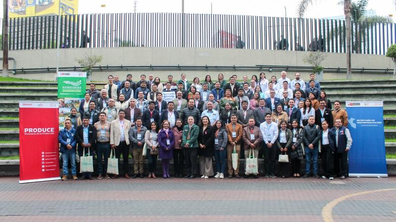 Funcionarios de 21 regiones fortalecen gestión de ProCompite en taller intergubernamental