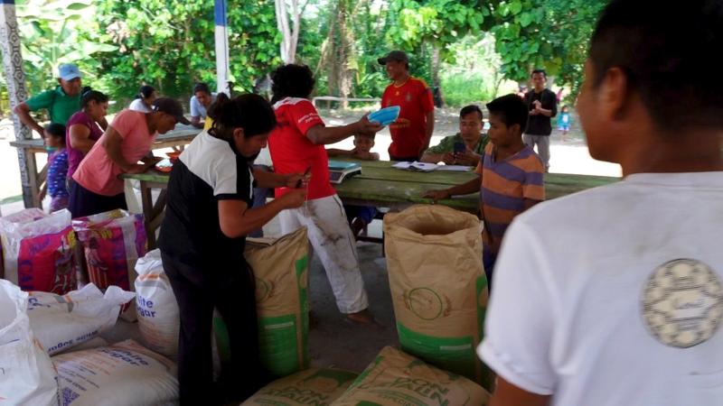 Ocho Sur entregó 3 toneladas de alimentos a comunidad nativa Santa Clara de Uchunya