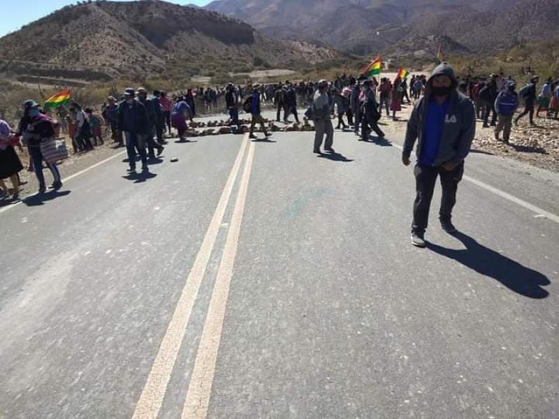 Piura: bloqueos impiden el ingreso de 6.000 toneladas de frutas y verduras al mercado mayorista de Las Capullanas