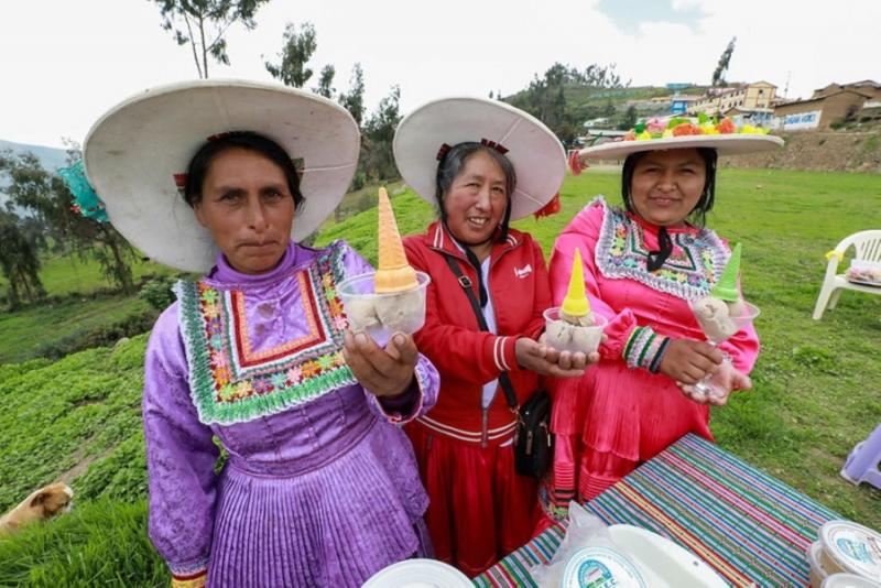 Presentan helados a base de sangrecita de cuy en Oyón
