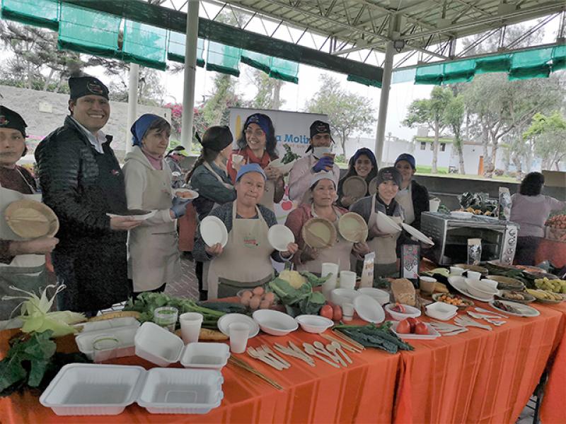 Productores agroecológicos se despiden de envases plásticos y promueven el uso de menaje biodegradable eco-friendly