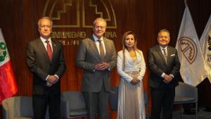 Alfonso Velásquez fue homenajeado por el Parlamento Andino y el Congreso de la República