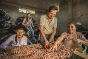 Caroye Foods Cacao lleva la tradición del chocolate premium de La Convención al mundo con sistemas agroforestales y nuevos productos derivados