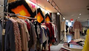 Diseños bajo la marca Alpaca del Perú se lucen en la tienda más reconocida de Nueva York
