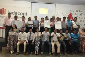 Indecopi entrega marcas colectivas a productores de alimentos en base a sacha inchi