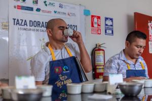Trece contenedores de cafés de alta calidad clasifican a la final del concurso Taza Dorada Perú 2021