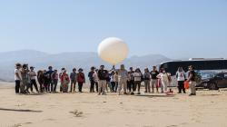 Estudiantes peruanos lanzan globo estratosférico que lleva semillas de papa, lechuga y sensores