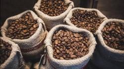 Futuros del café a la baja ante mejora de condiciones en el comercio global