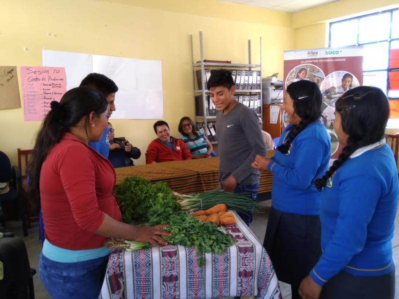 349 jóvenes egresan de módulos en producción sostenible en Lima y Áncash