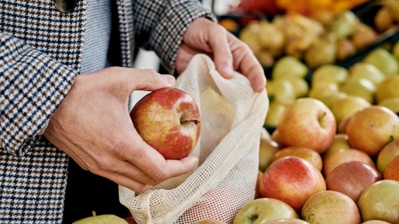 Consumo per cápita de fruta fresca en los hogares españoles desciende -0.9% y el de hortalizas -0.7% en 2024