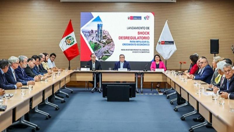 Ejecutivo lanza shock desregulatorio para impulsar crecimiento