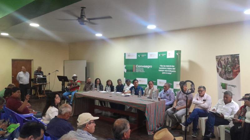 Gremios agrarios y juntas de usuarios de agua se reunieron para analizar actual emergencia que atraviesa el agro nacional