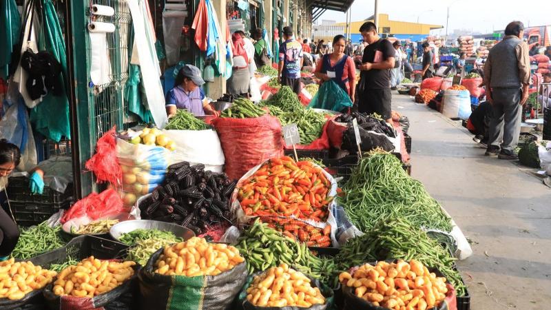 Mercados mayoristas de Lima mantuvieron ayer la atención al público y el oportuno abastecimiento de alimento