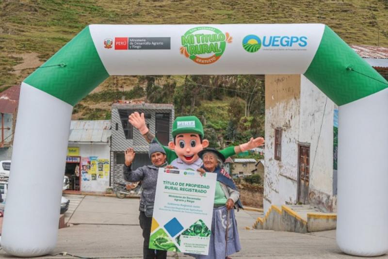 Midagri entregó 892 títulos de propiedad a pequeños agricultores en Junín