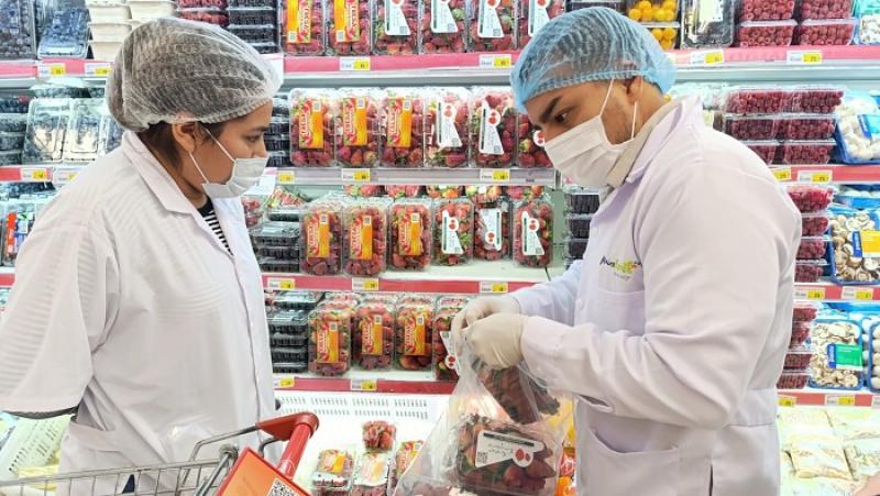 Monitoreo ciudadano en supermercados descarta presencia de residuos de plaguicidas en fresas y pepinillos