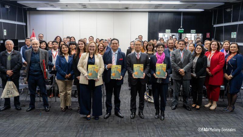 Perú lanza guía para el uso responsable de antimicrobianos en la acuicultura de langostinos con apoyo técnico de FAO