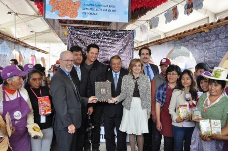 PRESENTAN LIBRO QUE “DESCUBRE” LA EVOLUCIÓN DE LA QUINUA