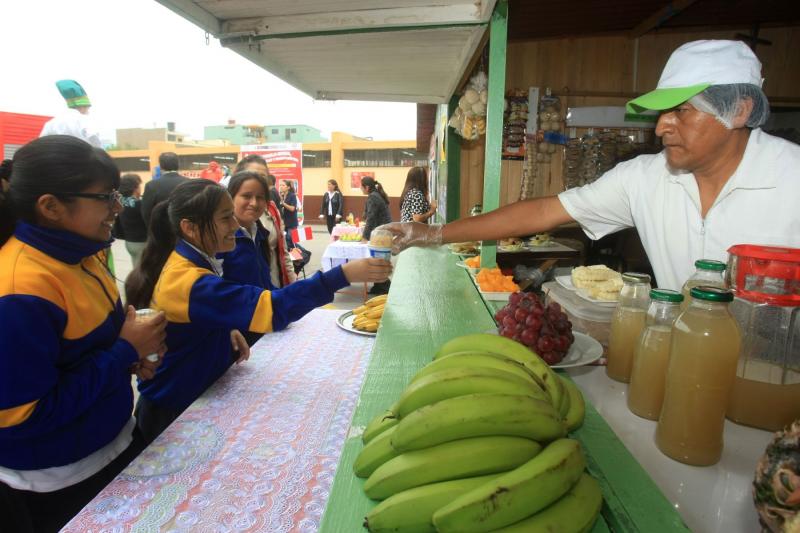 Quioscos y comedores de colegios no podrán vender comida chatarra
