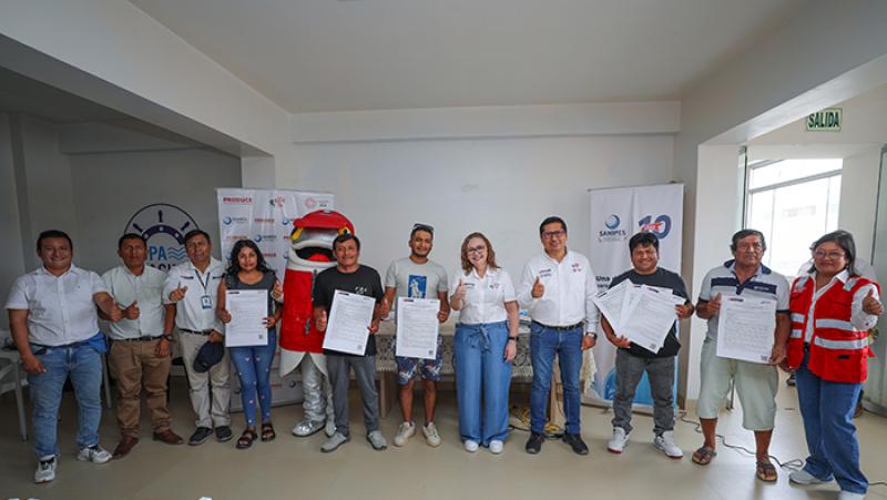 Sanipes otorga 35 habilitaciones sanitarias a pescadores de embarcaciones artesanales y fortalece sus capacidades