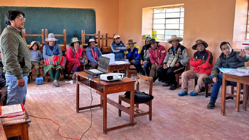 Sierra Azul capacita sobre el impacto ambiental a beneficiarios de qochas