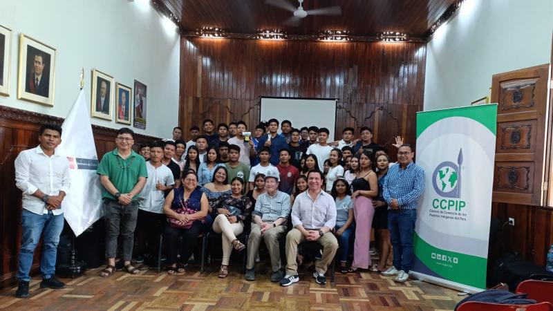 Universitarios indígenas de la región Loreto se benefician con bonos para movilidad local