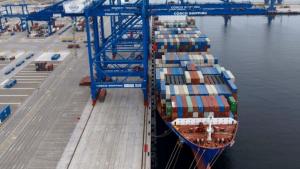 China abre una ruta marítima directa a Perú