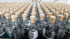 Denuncian que Chile compra pisco peruano y lo vende como suyo