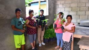 IIAP impulsa reforestación con la entrega de 600 plantones para recuperar áreas degradadas