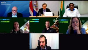 IICA y Bayer se unen para capacitar en agricultura regenerativa a 100 millones de pequeños productores en las Américas, África y la India