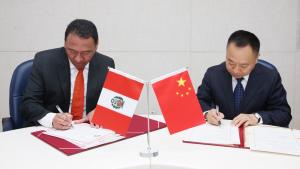 Perú y China afianzan acuerdos estratégicos para modernizar el riego y potenciar la agricultura familiar