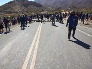 Piura: bloqueos impiden el ingreso de 6.000 toneladas de frutas y verduras al mercado mayorista de Las Capullanas