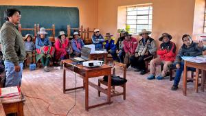 Sierra Azul capacita sobre el impacto ambiental a beneficiarios de qochas