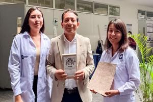 Universitarios convierten residuos de café en biofertilizantes y bebidas saludables